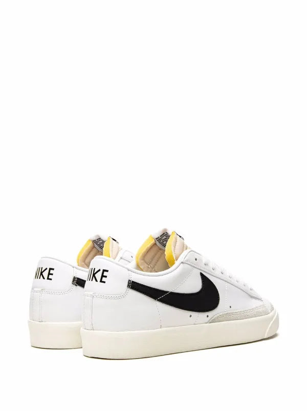 Nike
Blazer Low '77 Vintage "White/Black" sneakers