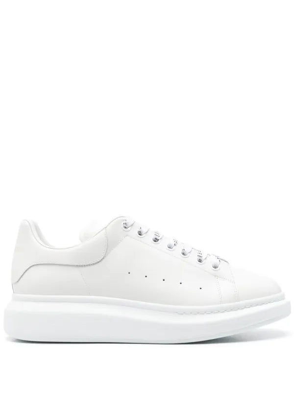 Alexander McQueen
Leather sneakers