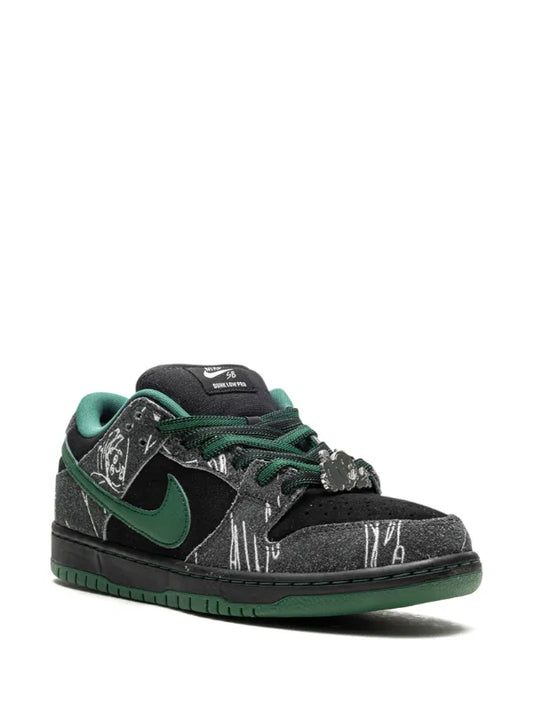 Nike
SB Dunk Low "There Skateboards"