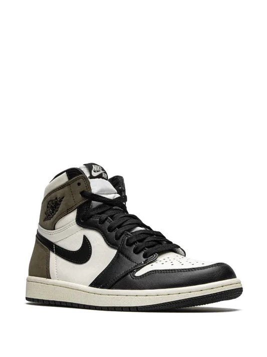 Jordan
Air Jordan 1 Retro High OG "Dark Mocha"