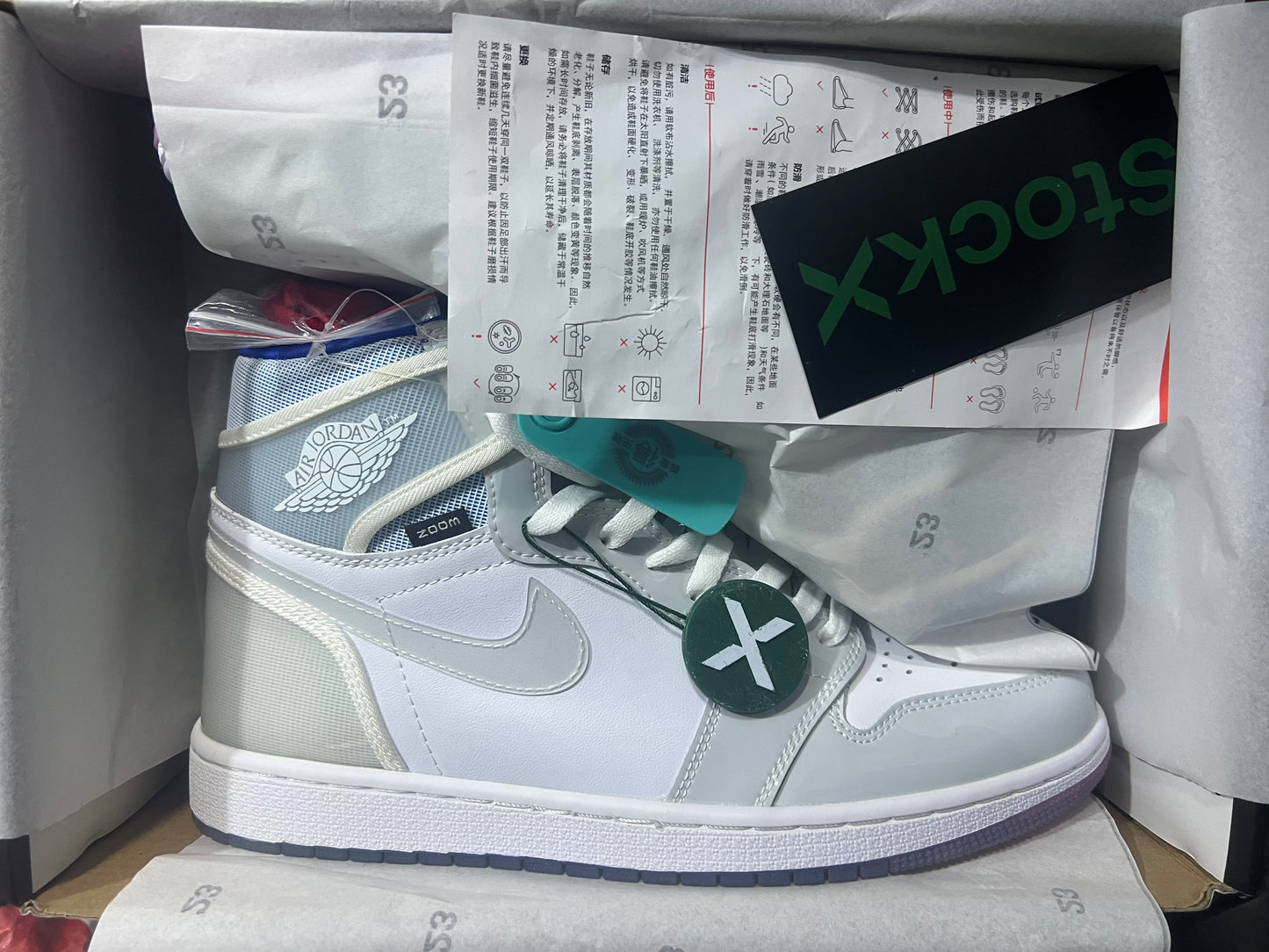 Jordan Air Jordan 1 High Top Sneakers | White | Image 1
JORDAN
Air Jordan 1 high-top sneakers