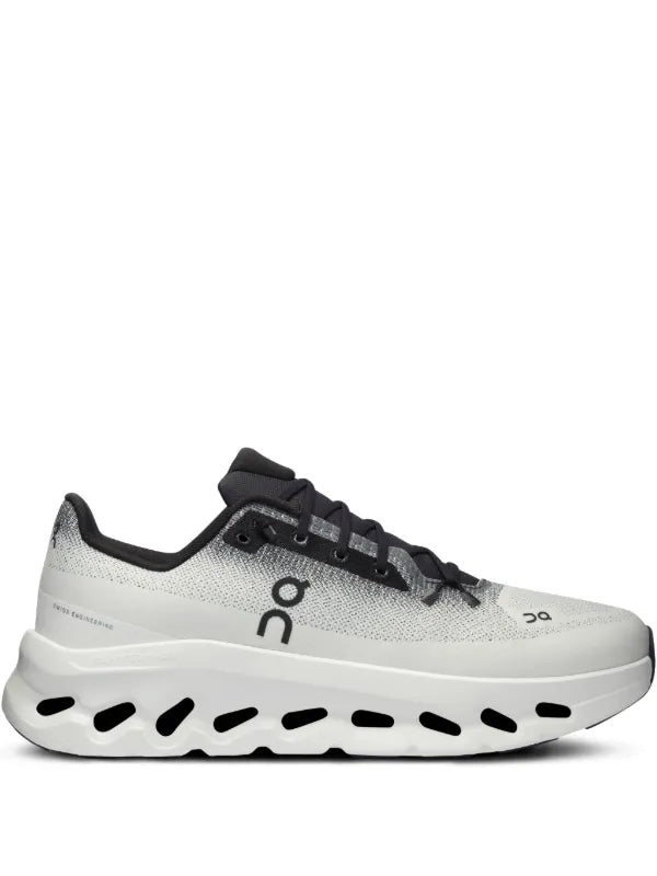 ON RUNNING
Cloudtilt 'Black/Ivory' Sneaker