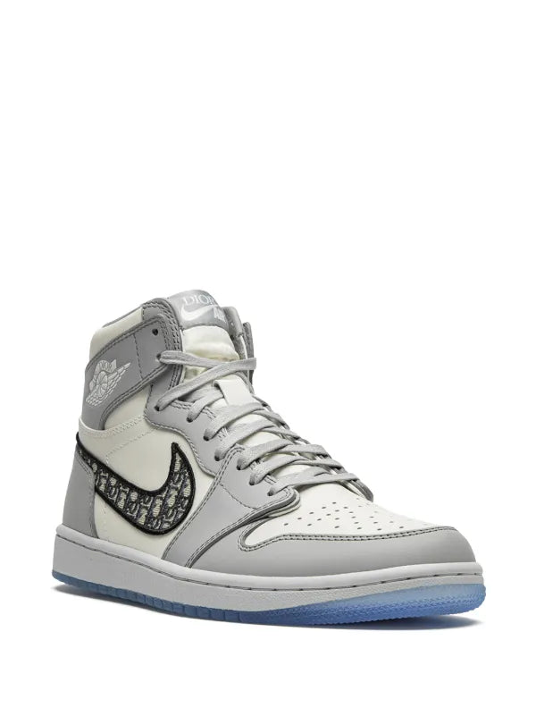 Jordan
x Dior Air Jordan 1 Retro High Premium
