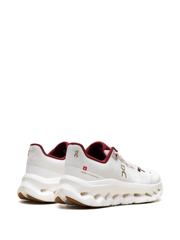 On
Sneaker 'Cloudtilt' "Perl/Ivor