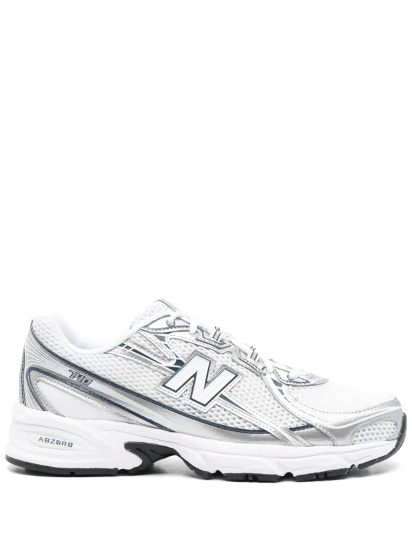 New Balance
740 sneakers