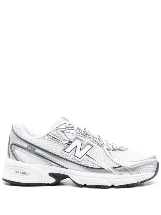 New Balance
740 sneakers