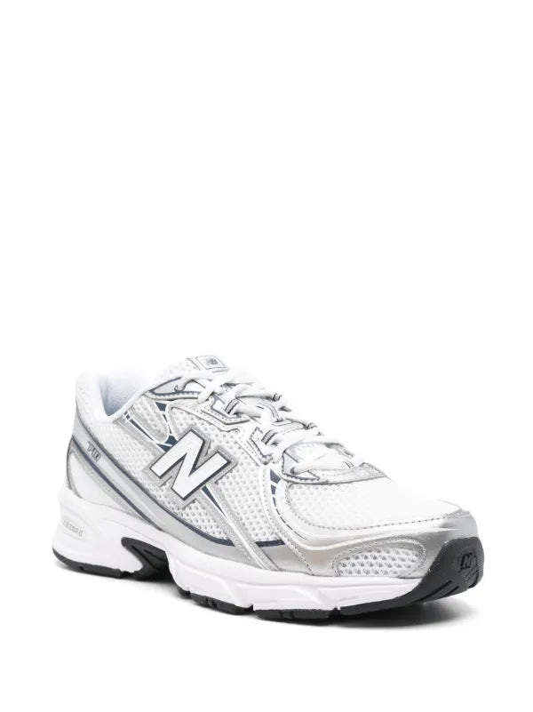 New Balance
740 sneakers