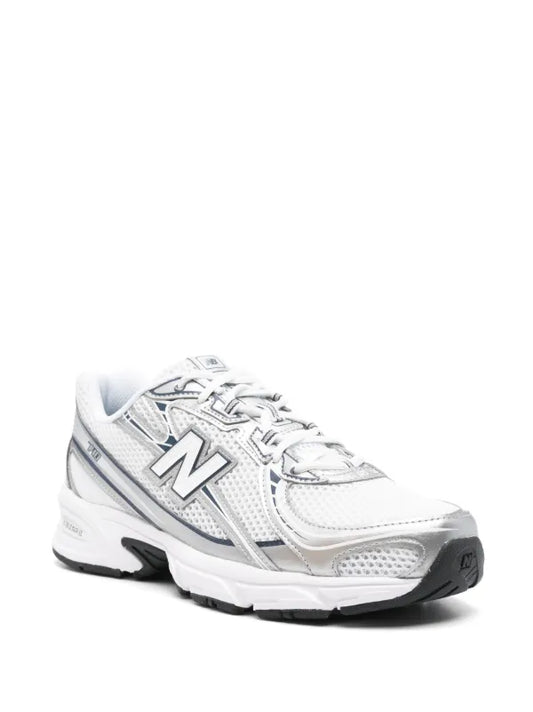 New Balance
740 sneakers