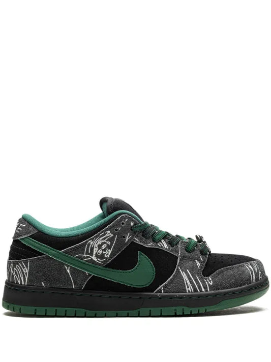 Nike
SB Dunk Low "There Skateboards"