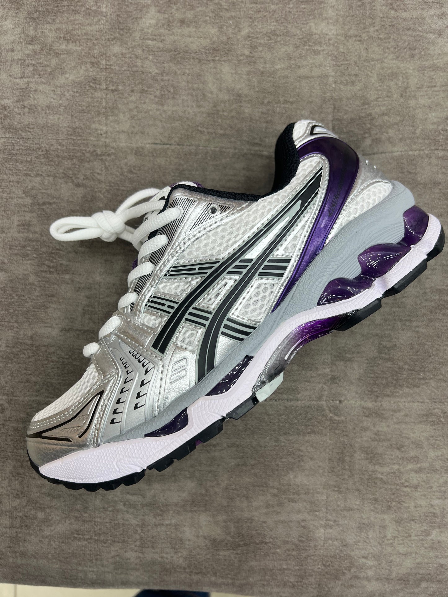 ASICS
GEL-Kayano 14 "Dark Grape"