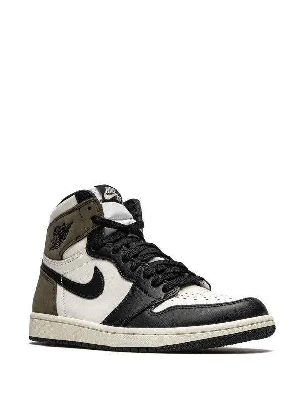 Jordan
Air Jordan 1 Retro High OG "Dark Mocha"